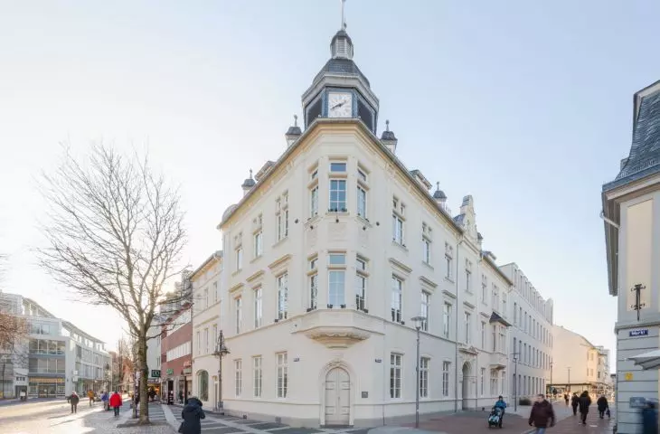 Ratusz i biblioteka w Brühl