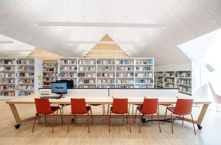Ratusz i biblioteka w Brühl