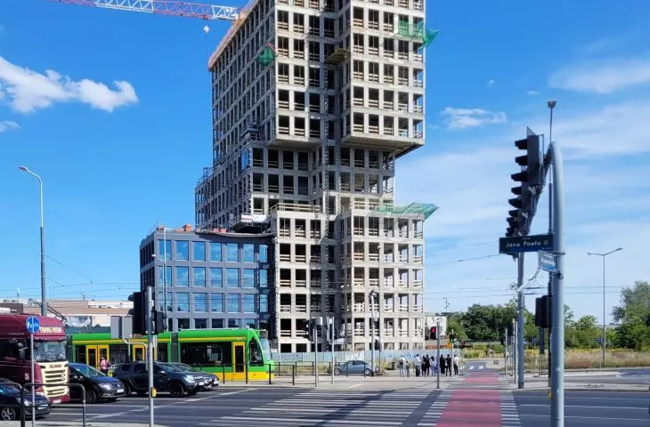 Industrial skyscraper by Rataje traffic circle, under construction, proj Easst Architects