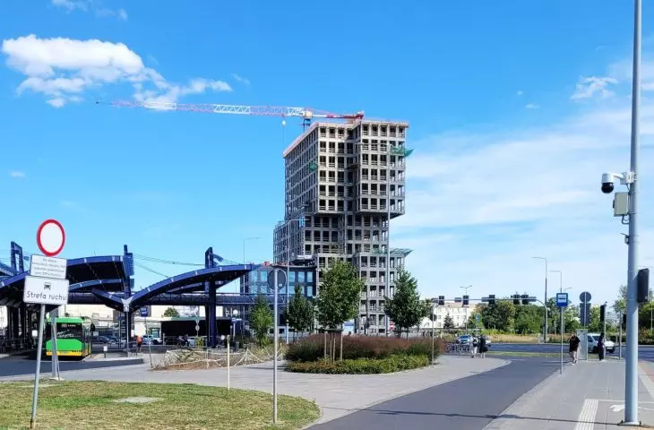 wieżowiec Industrial przy rondzie Rataje, w budowie, proj Easst Architects