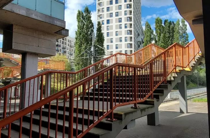 wieżowiec zespołu mieszkalnego UP2U, skrzyżowanie ul. Słowiańskiej i Mieszka I,