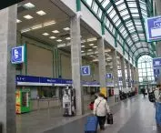 Wnętrze postmodernistycznego dworca Łódź Kaliska