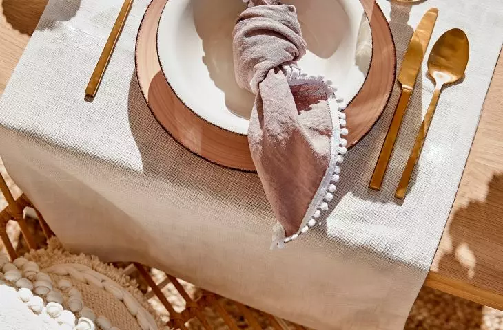 Garden party, gold cutlery 