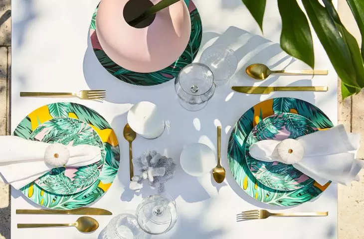 Garden party, plates with colorful patterns