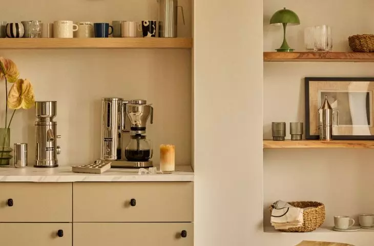 Carefully planned space, proper equipment, and proper organization of accessories allow you to enjoy the daily ritual of coffee brewing