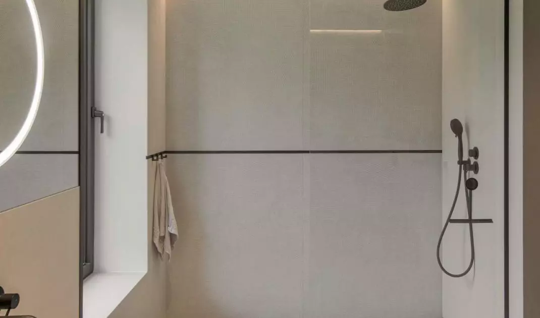 Wnętrze domu na skraju lasu