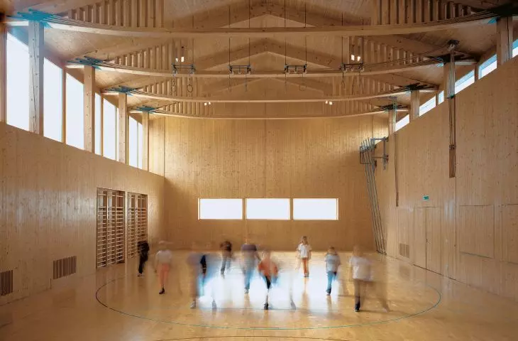 Sports and multi-purpose hall at the school in the hamlet of Vrin-Cons