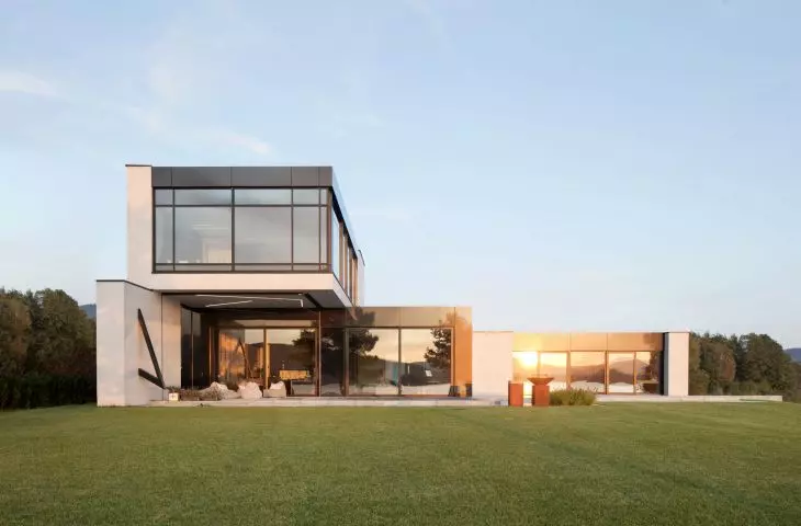 RE: Lakeside house o zachodzie słońca