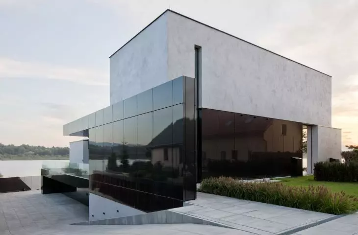 RE: Lakeside house