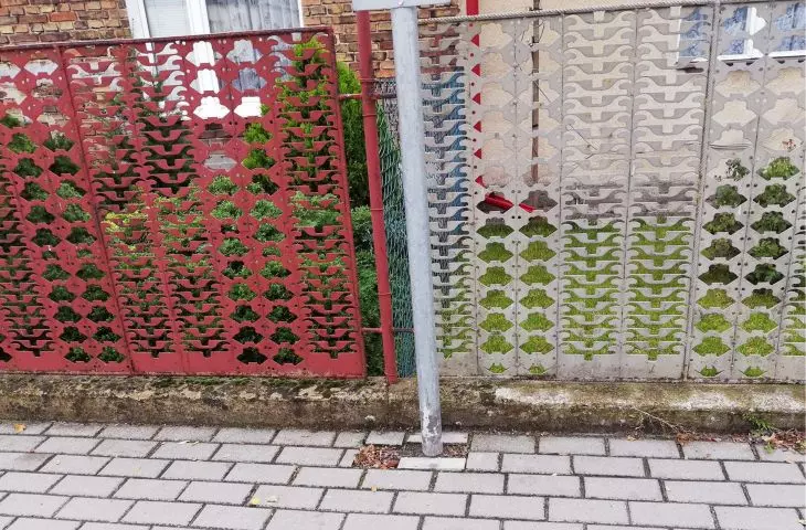 metalowe ogrodzenia z czasów PRL, stylowe zero waste