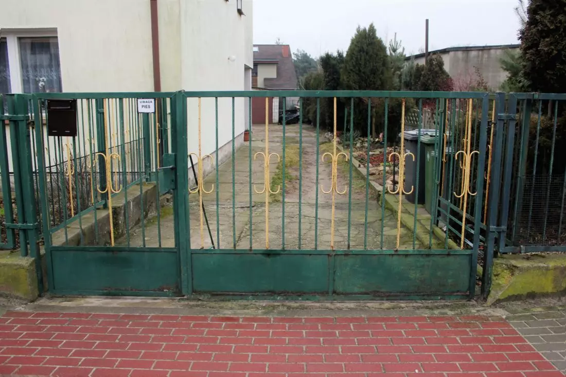 metalowe ogrodzenia
z czasów PRL, stylowe zero waste