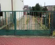 Communist-era metal fences, stylish zero waste