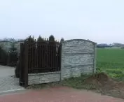 one-sided carved, solid fence segments often differ in pattern and color within the same plot