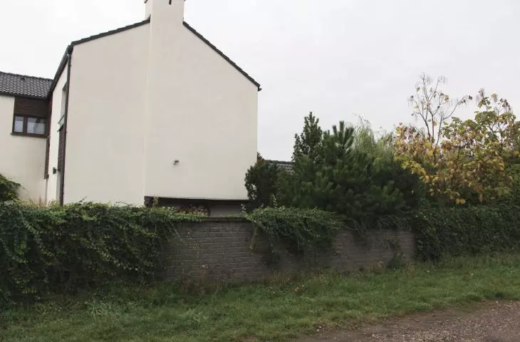 fences in development terraced houses