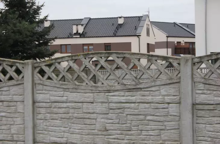 betonowy płot