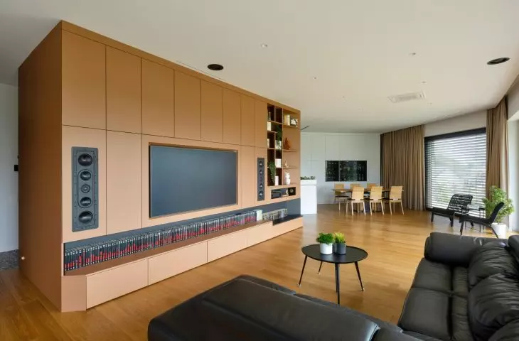 The focal point of the living room is the multifunctional 