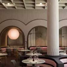Restauracja w stylu midcentury
