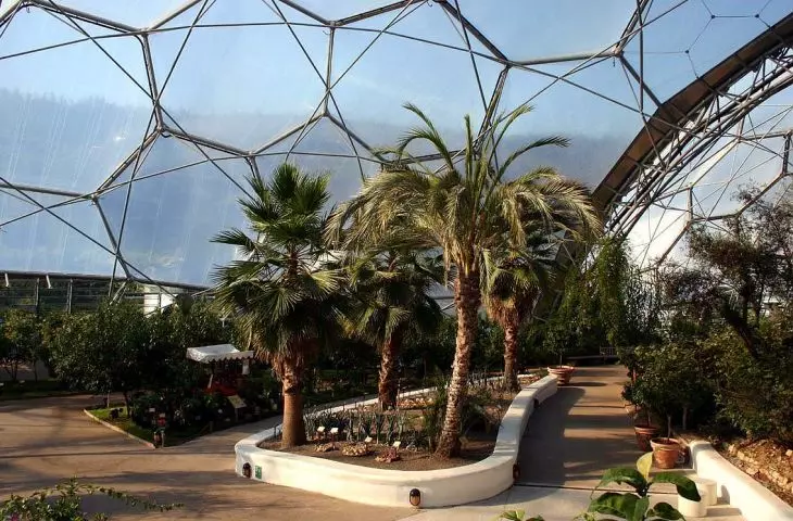 Eden project is not only a garden, but also a laboratory of ecological knowledge