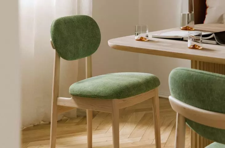 Kolor matcha łączy w sobie to, czego dziś najbardziej szukamy w aranżacji – spokój, naturalność i prostą elegancję