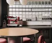 above the communal table hangs a futuristic Kundalini Atomium lamp, the shape of which resembles the structure of an atom
