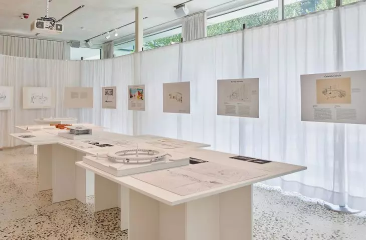 the small number of existing realizations by Stanisława and Maciej Nowicki made the narrative of the exhibition is built by means of mock-ups and boards with reproductions of drawings