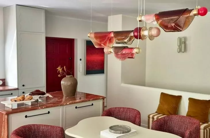 Lamps harmoniously harmonize with the colors of the interior 
