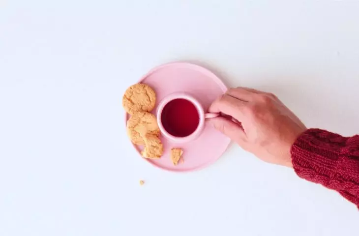 A cup and saucer set that was conceived not only for coffee or tea, but also for the mulled beverage Glögg
