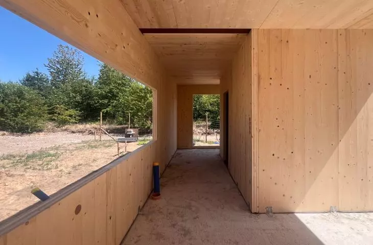 Construction of a FINN house in the village of Ossy