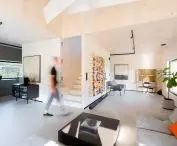wnętrze domku FINN we wsi Ossy