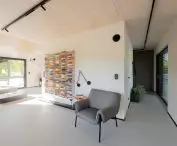 wnętrze domku FINN we wsi Ossy