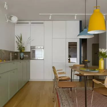 The owners bought their apartment on the secondary market and lived in it for a while using the previously found layout before deciding to work with POCO Design