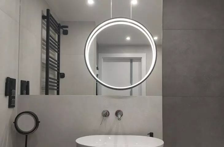 Led Moon ring pendant lamp ideal for mirror lighting from LEDesign