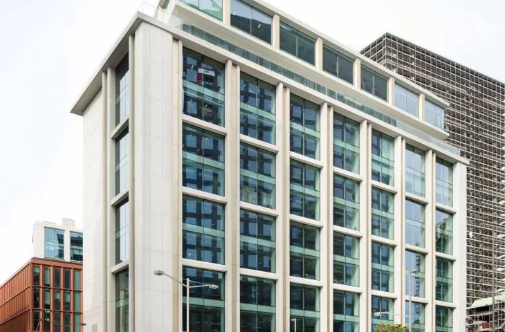 In the heart of Milan's Porta Nuova neighborhood, Pirelli 35, a 1960s modernist office building, has been transformed into a modern, accessible and eco-friendly landmark