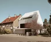 Dom Pomiędzy