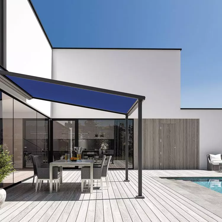 Portofino pergola with Vario poles allowing variable pitch of the sheathing