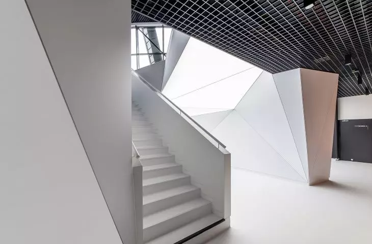 Light ceiling       