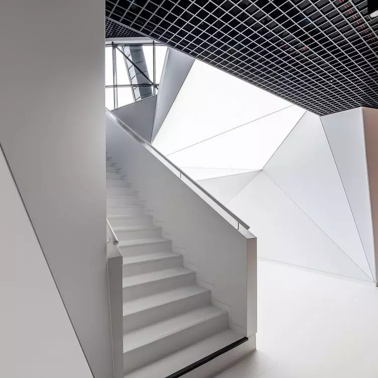 Light ceiling       