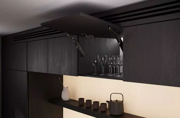 The HORIZON lift in refined black blends perfectly with dark fronts.