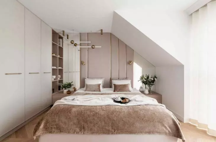 The owners' bedroom is a place where softness, light and proportion dominate