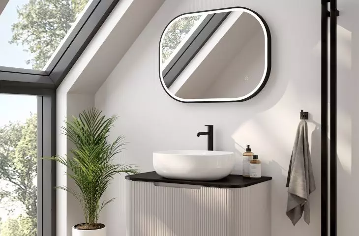 Hamnes - 80 cm undermount cabinet with cashmere/black matt top (68671900) Hamnes Thin - countertop washbasin with SmartClean coating oval white (40820000)