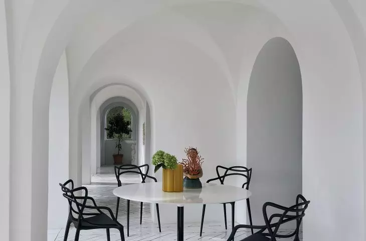 Kultowe krzesła Masters, projekt Philippe Starck
