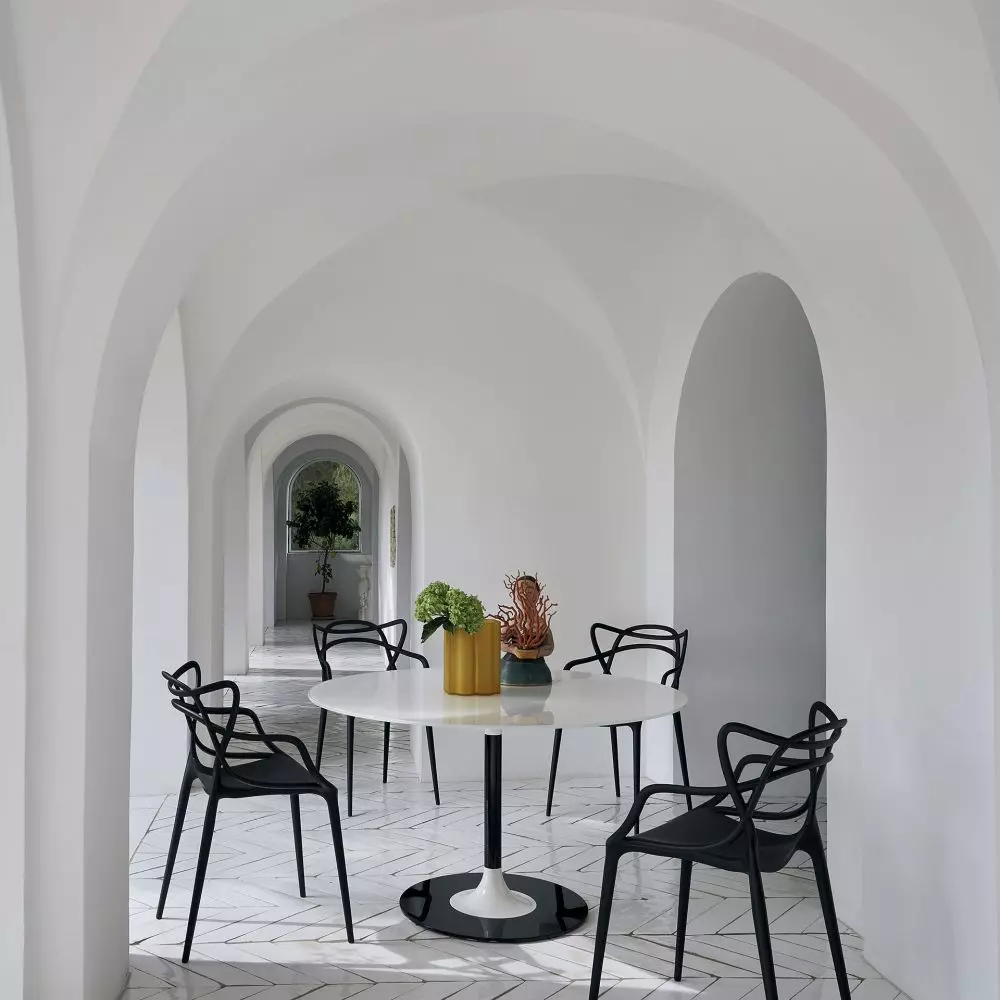 Kultowe krzesła Masters, projekt Philippe Starck