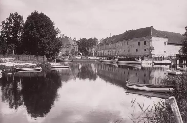 Zamek w Węgorzewie i stary port z przystanią żeglugi mazurskiej, 1926