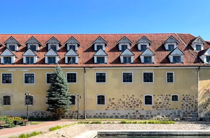 Widok na północno-zachodnią elewację zamku w 2023 roku