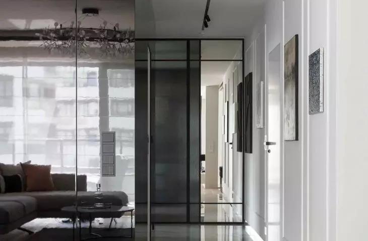The hallway is a kind of intro to the spacious living room connected to the open kitchen and dining room