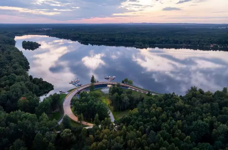 Marina - przystań żeglarska nad Jeziorem Paprocańskim w Tychach