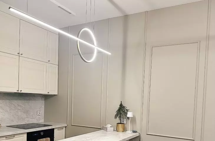 Nowoczesna lampa Led Geometrik w złotym kolorze
