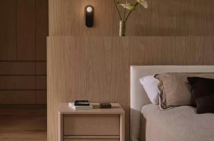 The bedroom is dominated by wooden elements 