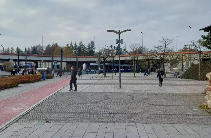 Mogilskie traffic circle lacks intuitive signage for pedestrians and cyclists