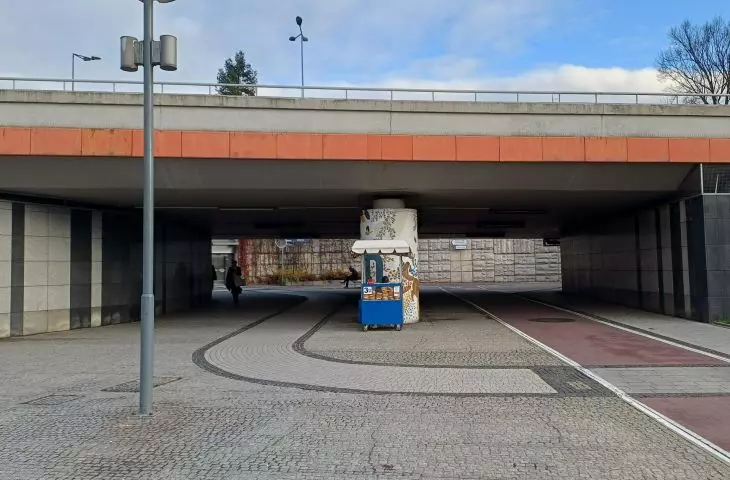 Mogilskie traffic circle lacks intuitive signage for pedestrians and cyclists